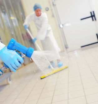 Service KnowHow: Top tips to maximize your freezer uptime with smarter cleaning strategies