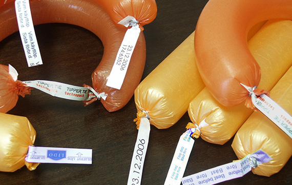 clipped-sausage-with-labels